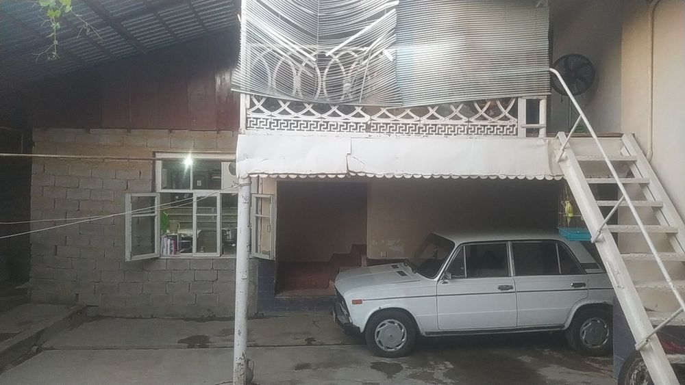 Hovli sotiladi 8 sotix