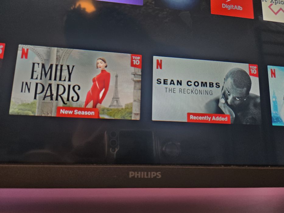 Тв Phillips 32" със светлини