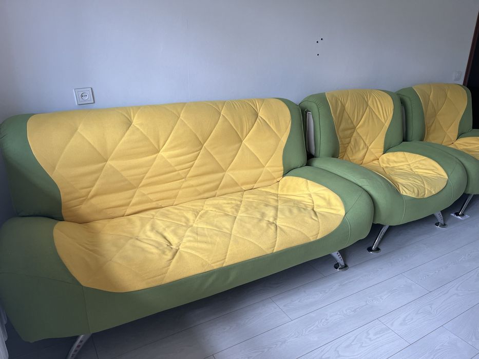 Продам Диван с креслами