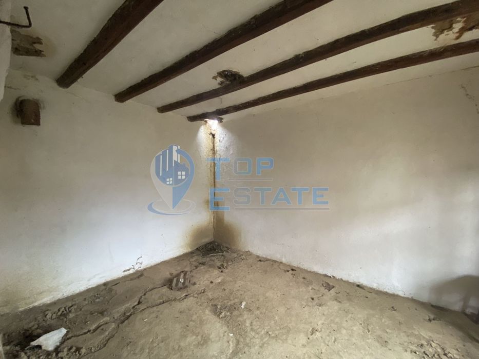 Едноетажна къща в село Камещица, област Габрово.