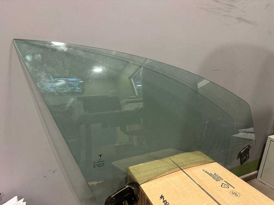 Предно дясно странично стъкло за Tesla Model S