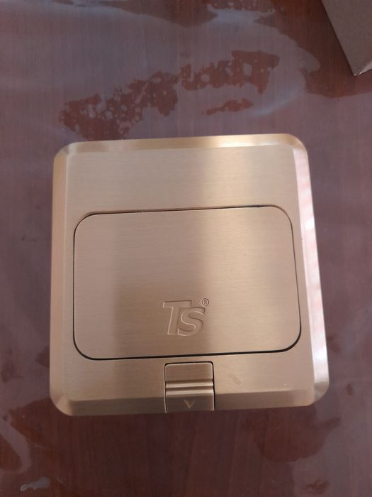 Продам напольною розетку.