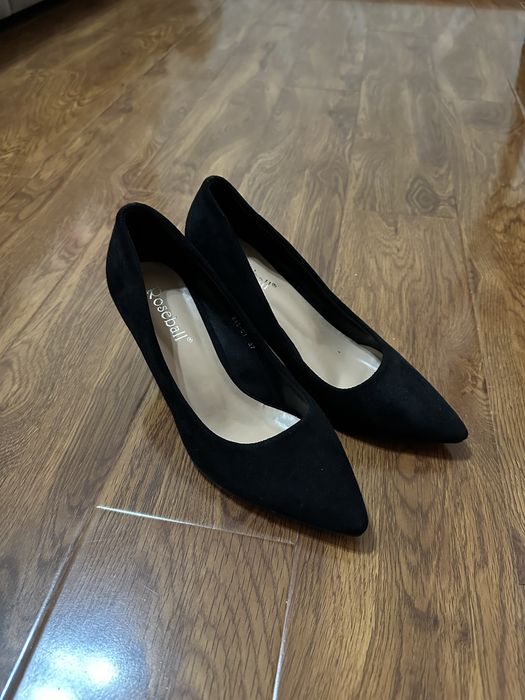 Черные замшевые туфли