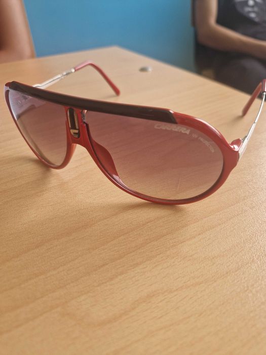 Продават се очила Carrera