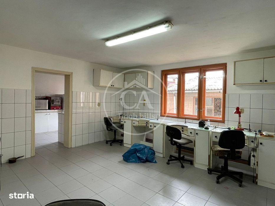 Casa de vânzare cu 8 camere de tip P+E+M in zona Rogerius, Oradea