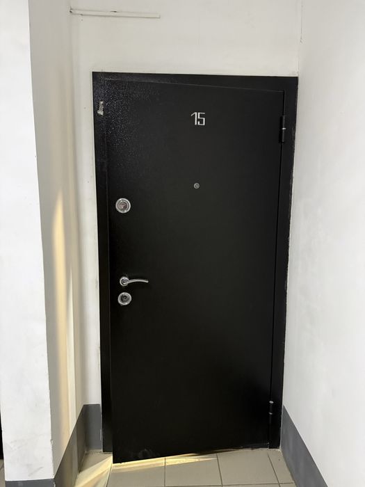 Продам железную б/у дверь