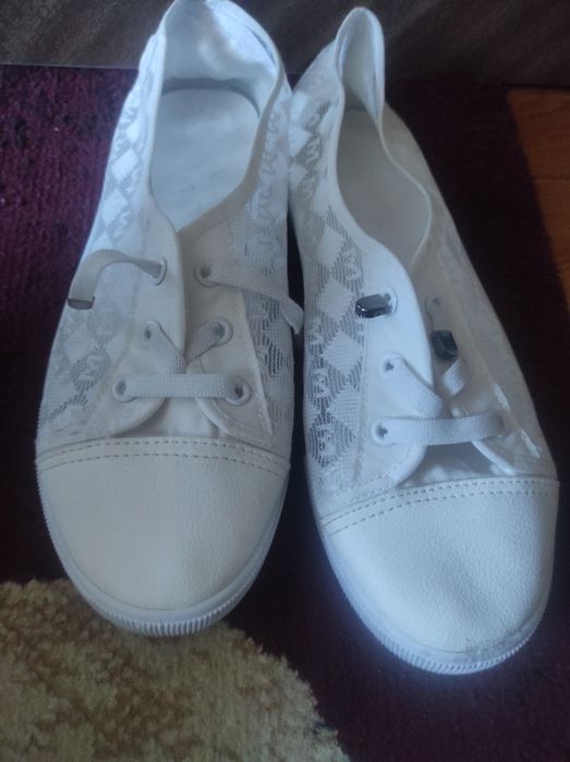 Женская обувь. Раз 40.