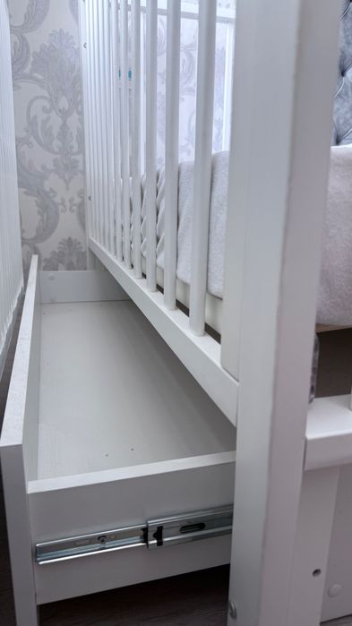 Продаётся красивый детский деревянный кроватка белого цвета