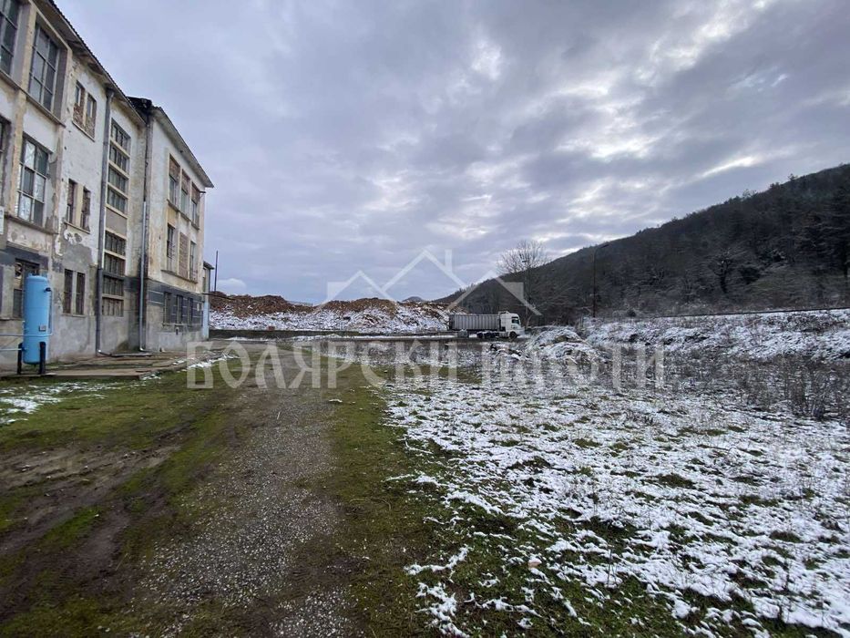 Автосервиз в Промишлена зона