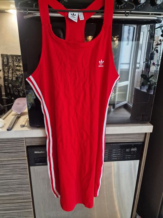 Adidas червена спортна рокля Л