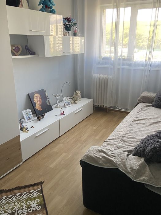 Vând apartament 4 camere , decomandat ,
