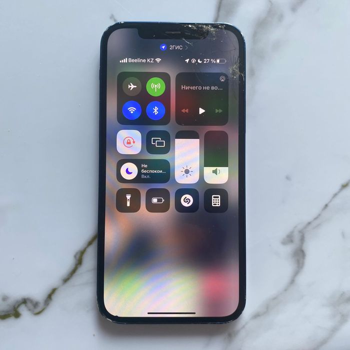 Продам айфон 12.