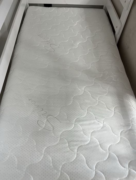 Двухъярусная кровать