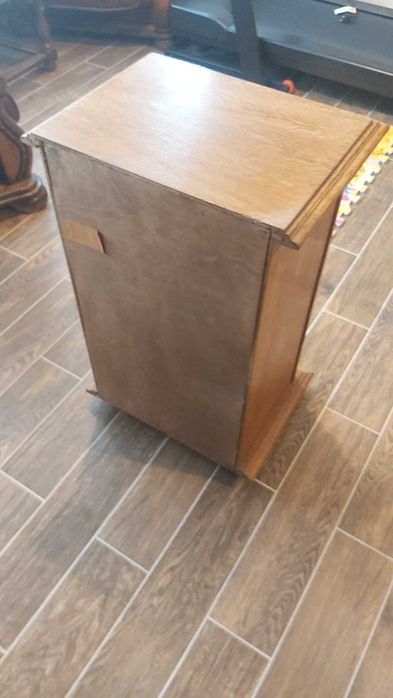 Нощно шкафче  от  масив