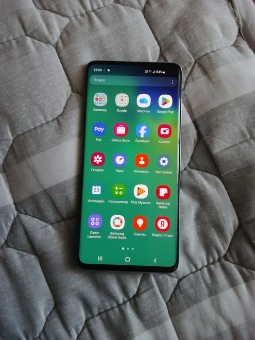 Продам Samsung S10 всё работает идеально