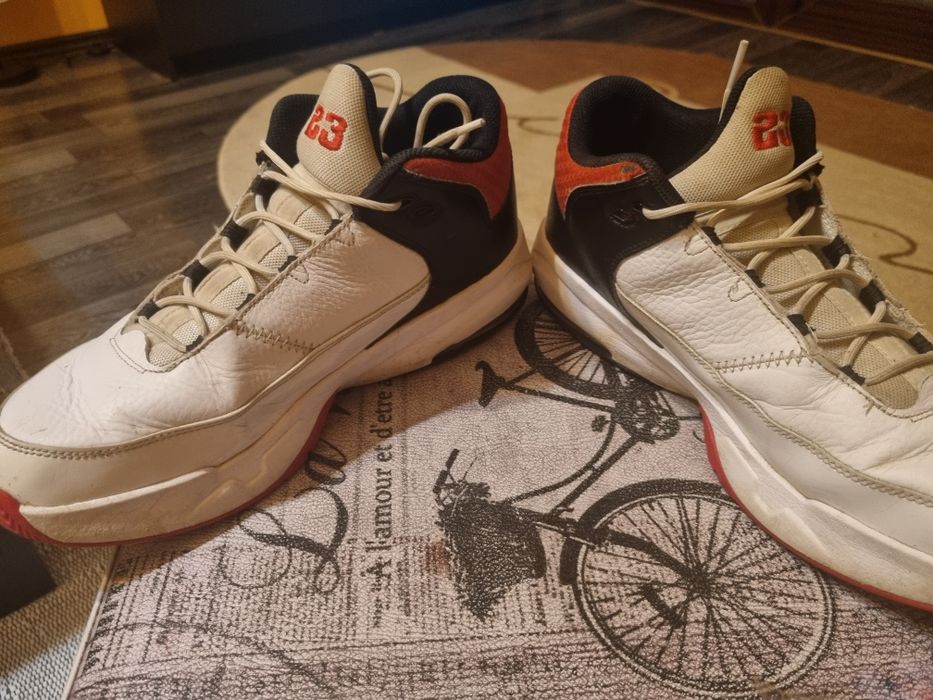 Vand ghete Nike airmax aura 3