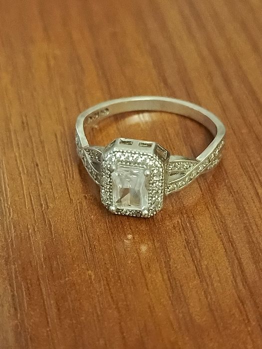 Продается серебряное кольцо