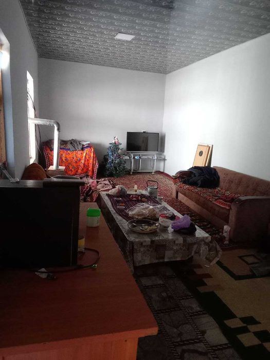 uy sotiladi hamma sharoit mavjud. pul zarurligiga uchun sotilopti