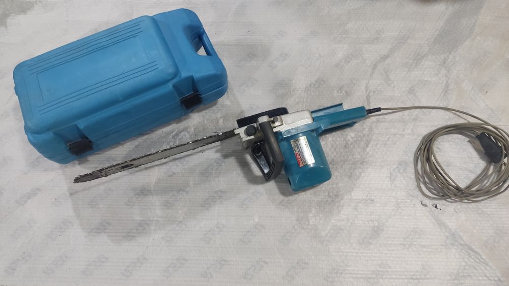 Продам электропилу Makita