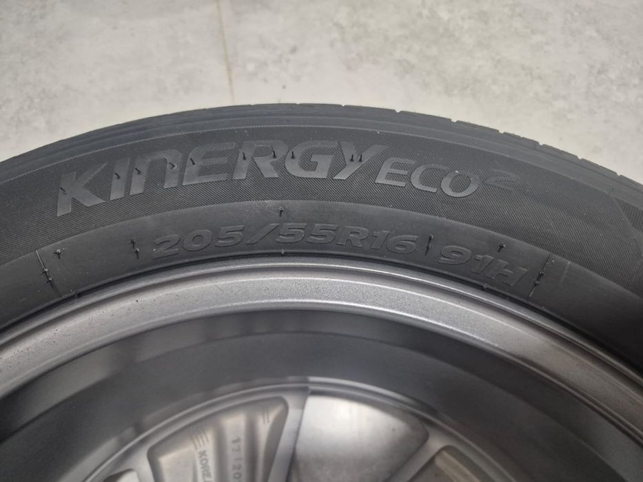 Продам 2 литой диск с резиной новая