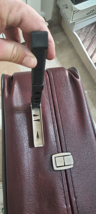 Кожен пътнически куфар