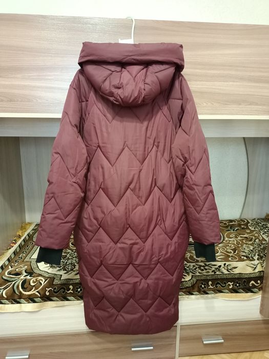 женская  куртку с капюшоном