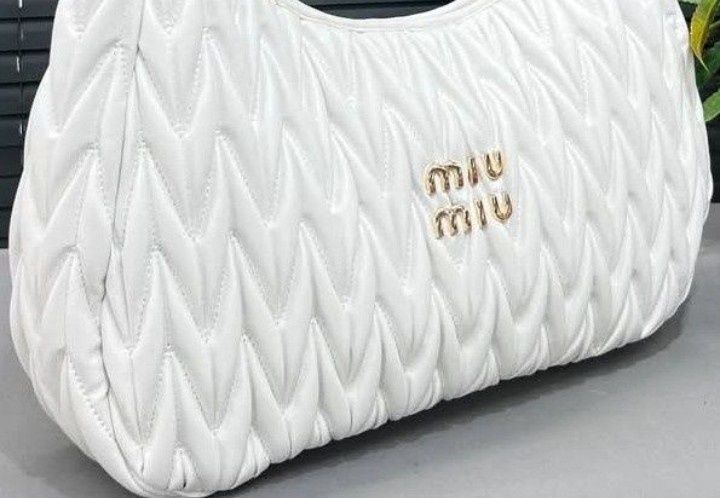 Geanta damă alb imaculat,logo metalic auriu, saculet, etichetă