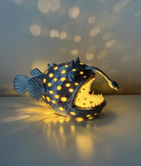 Lampa in forma de peste