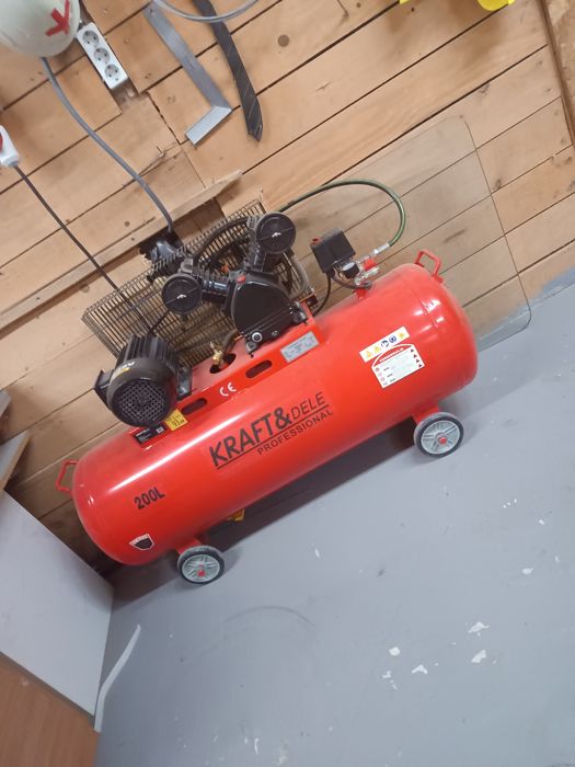 Compresor aer  200litri 380 alimentare curent