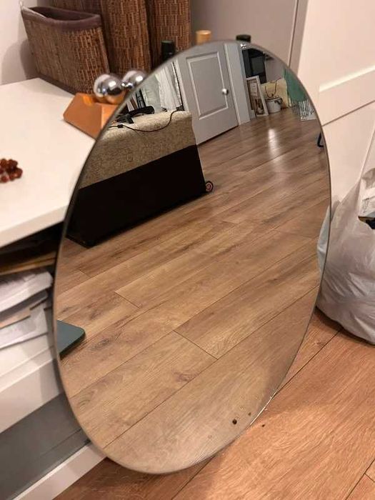 Oglinda ovala, fara rama