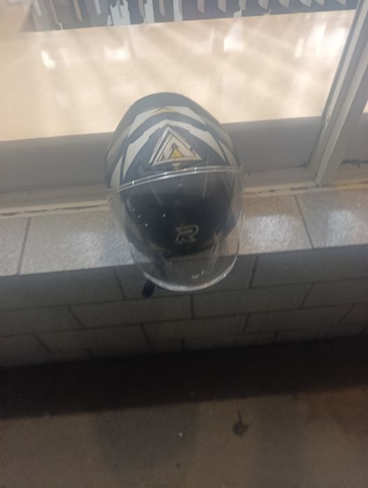 Срочно продам хороший шлем