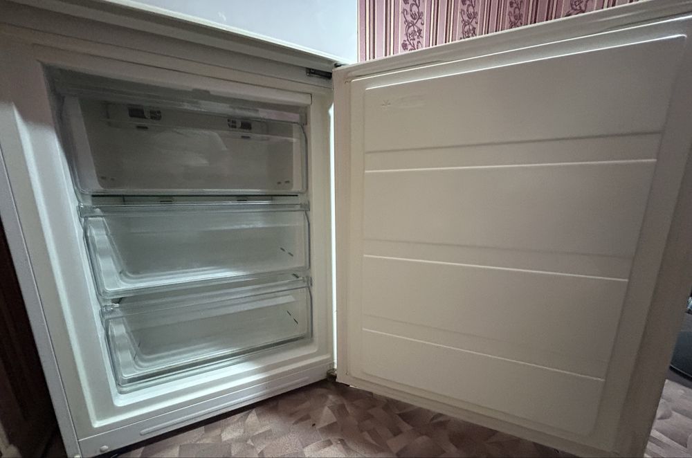 Холодильник MIDEA в отличном состоянии