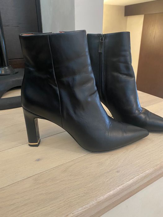 Боти Calvin Klein. Номер 36. Естествена кожа. Обувани са 2 пъти.