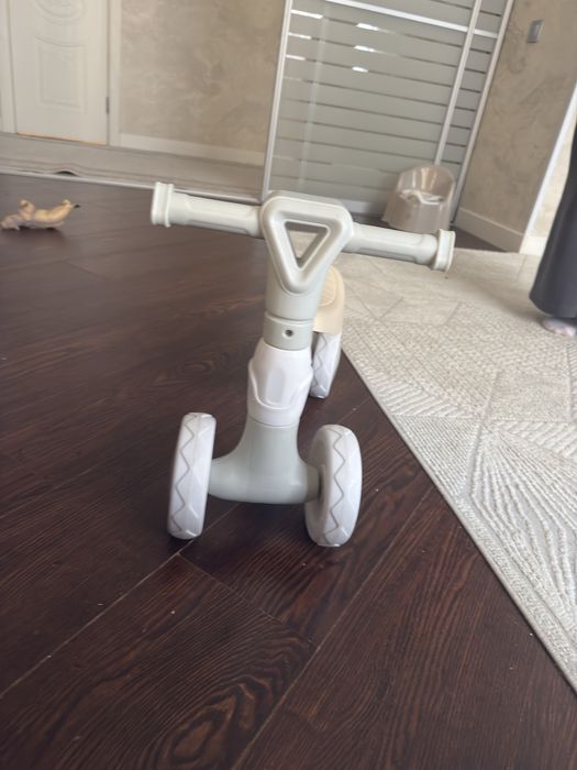 Детский беговел для малышей