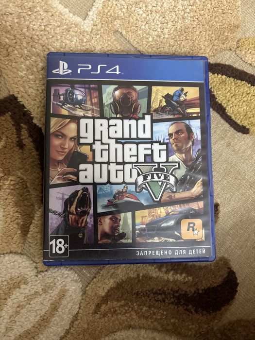 PS 5 в комплекте 3 диска и два геймпада