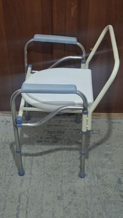 Санитарный стул туалет