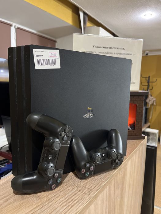 PlayStation 4 pro 1 TB + 2 геймпада + 10 игр в подарок
