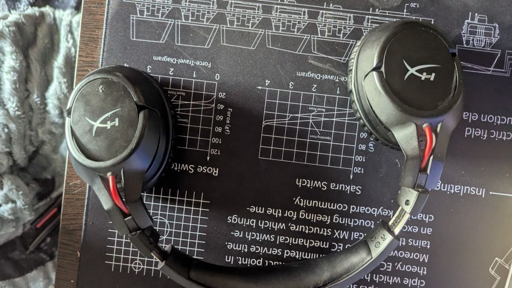 Игрой компьютер rtx 5070 с переферией