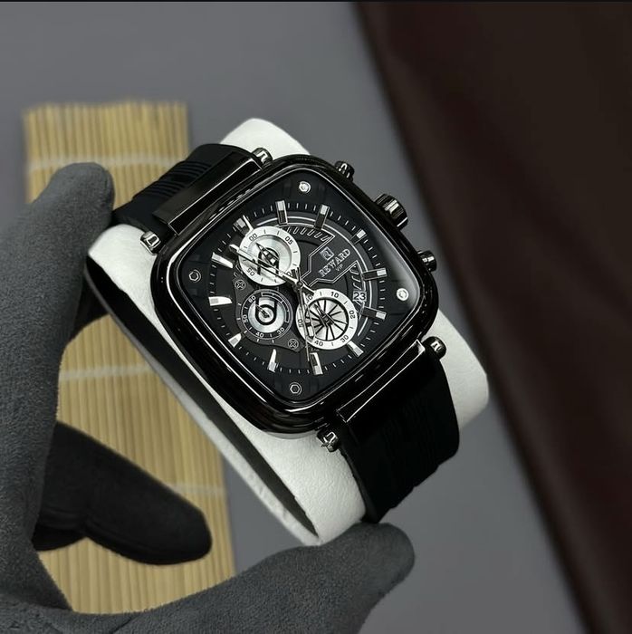 Пискаға шынтақпен терең көтерілді