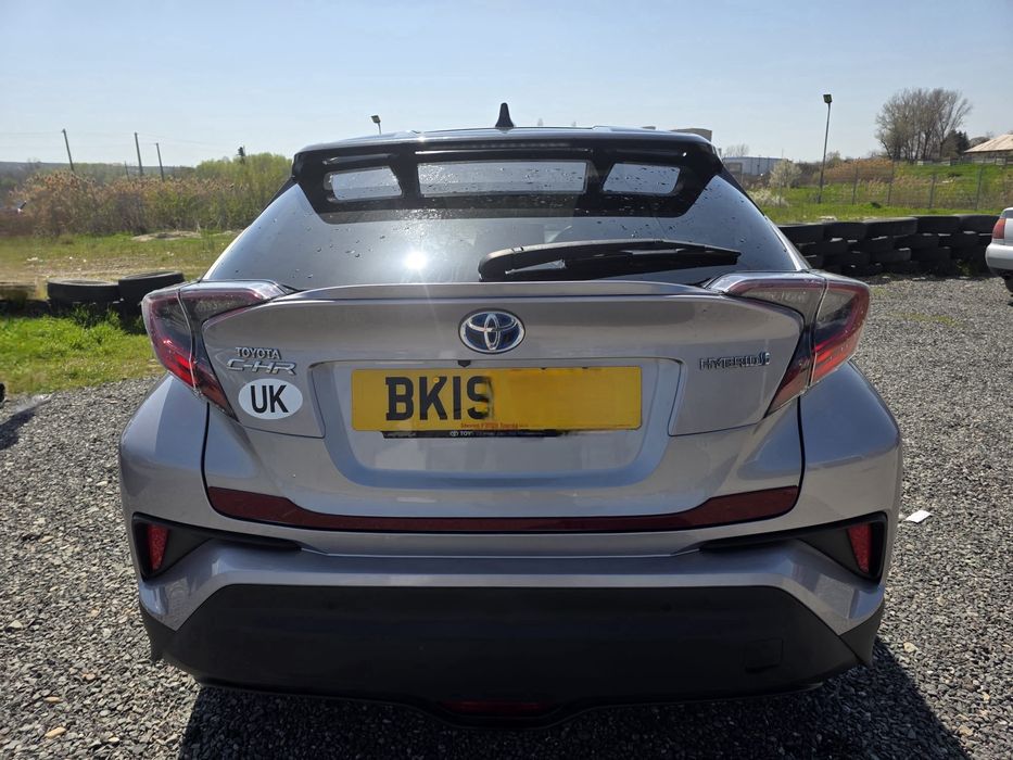 Toyota CHR hybrid benzina CVT faruri led vand intreaga sau dezmembrez