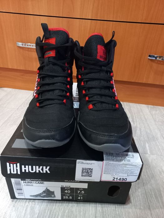 Продам борцовки новые, цена 15000 тенге.