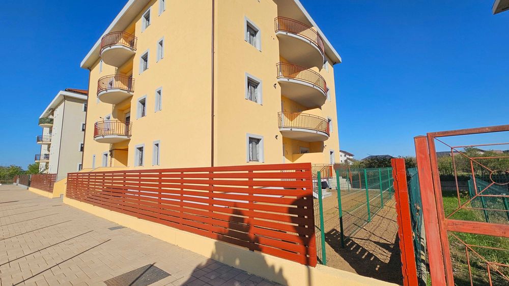 Ap. 3 camere la parter cu curte in Golden Rose, incalzire pardoseala