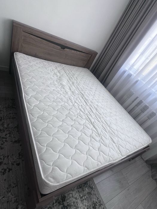 Двуспальная кровать