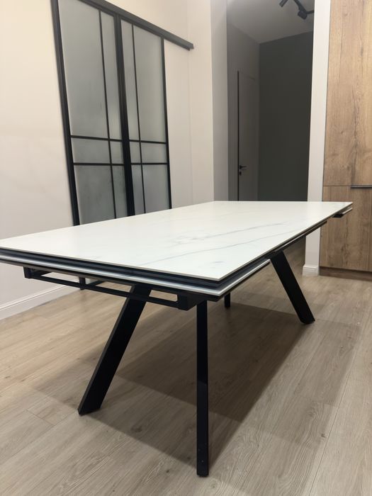 Обеденный стол из керамогранита