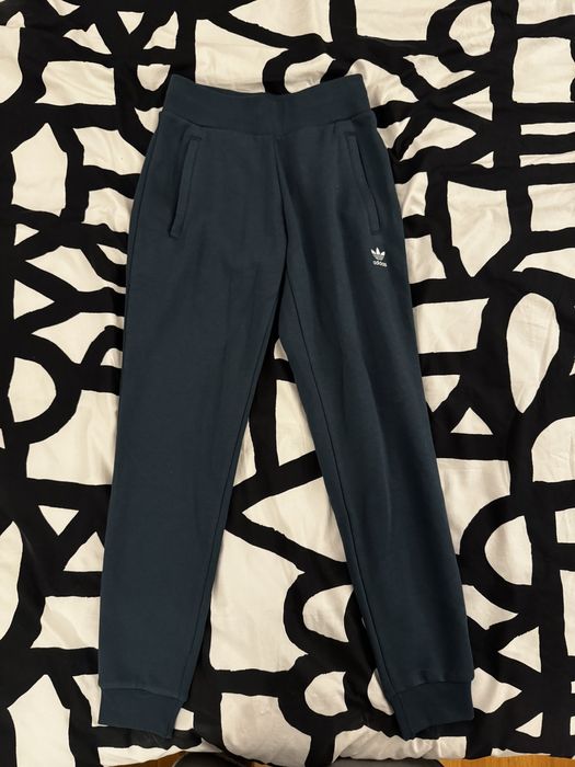 Pantaloni de trening adidas