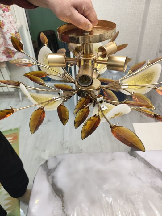 Продам люстру в идеальном состоянии