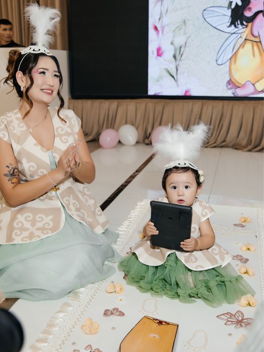 Продам парный камзол , в подарок шапочки