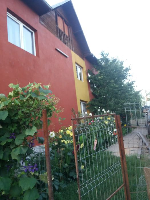 Vind casa comuna Buzoiesti