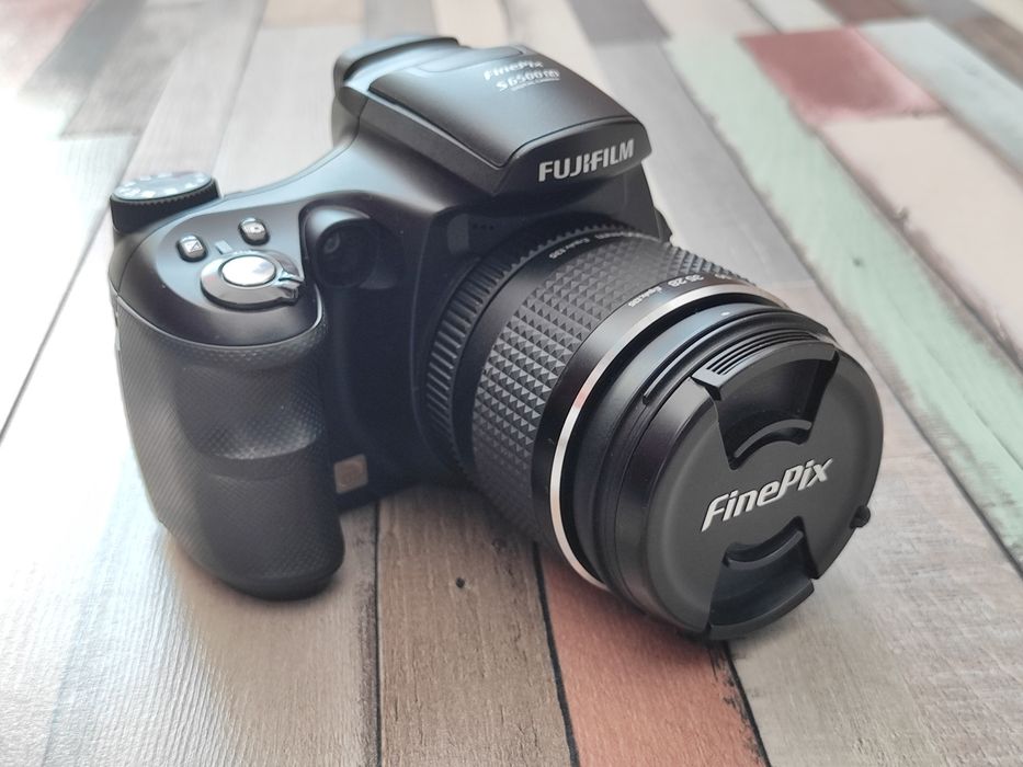 Aparat foto bridge Fujifilm FinePix S6500fd