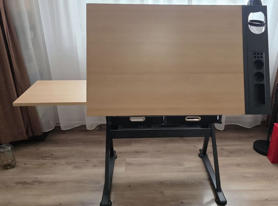 Masa de desen, stil birou, din lemn, cu blat reglabil, sertare si compartimente pentru instrumente